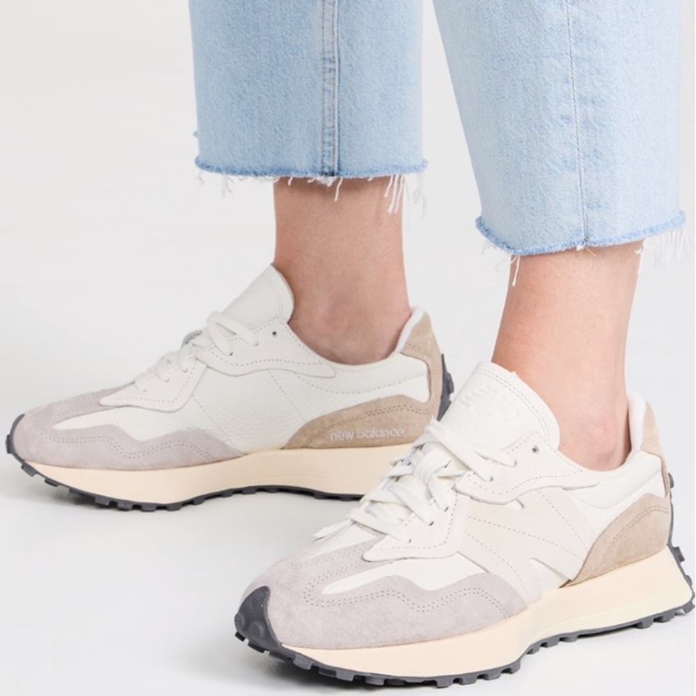 NEW New Balance 327 Sneakers